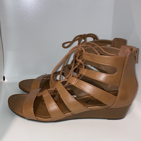 American Eagle Outfitters Shoes - American Eagle Outfitters Brown Gladiator Sandals Women’s Sz 8 Lace Up Flats
